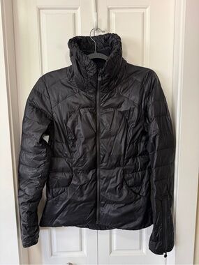 Lululemon Down Town Puffy Jacket | Black | Size 6 (labelled as an 8)